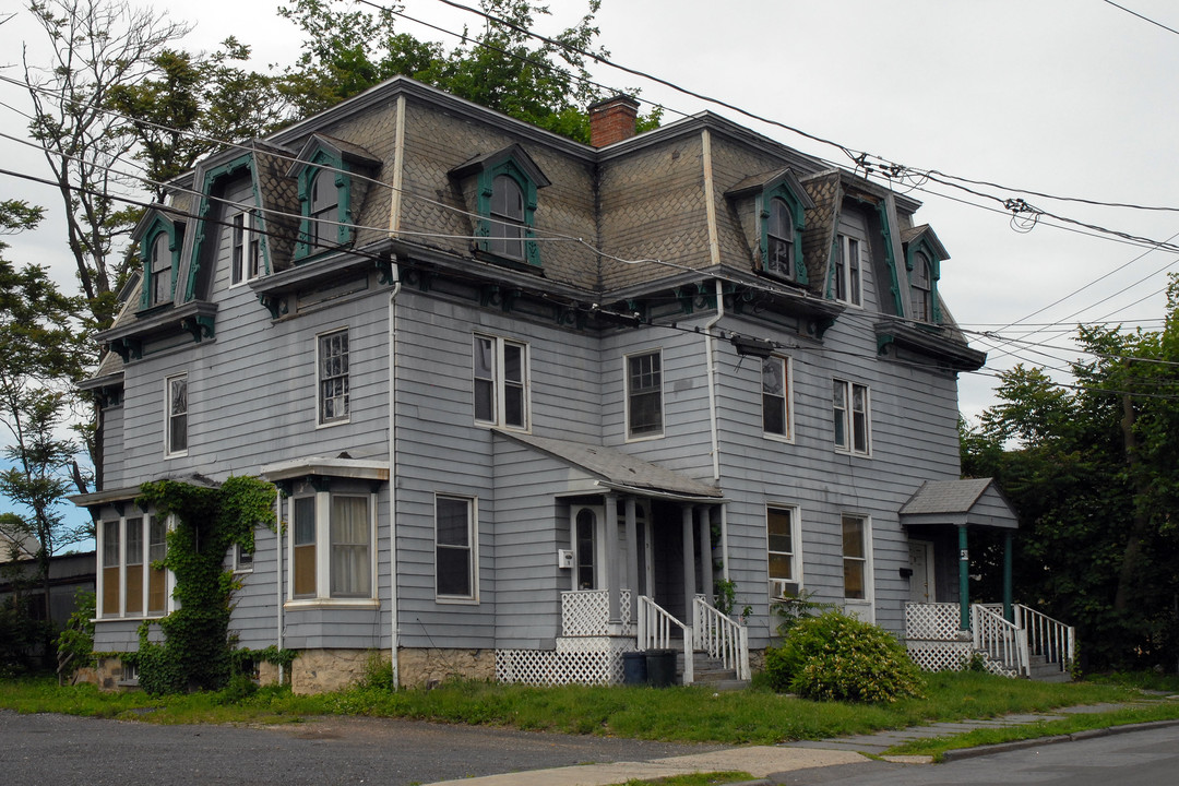 9 Montgomery St in Middletown, NY - Building Photo