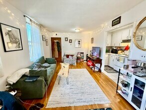 1 Noyes Pl, Unit 9 in Boston, MA - Foto de edificio - Building Photo