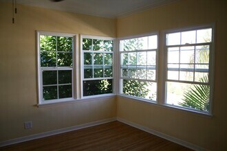 837 Alandele Ave, Unit 837 in Los Angeles, CA - Foto de edificio - Building Photo