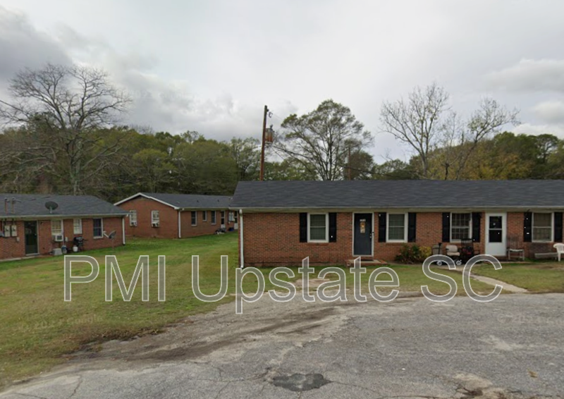 101a Looneybrook Dr in Fountain Inn, SC - Building Photo