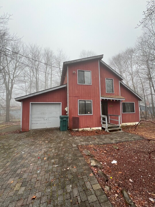 7339 Meadowlark Dr in Tobyhanna, PA - Building Photo