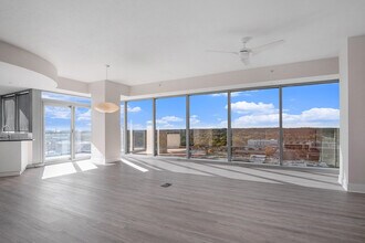 335 Bridge St NW, Unit River House #1406 in Grand Rapids, MI - Building Photo - Building Photo