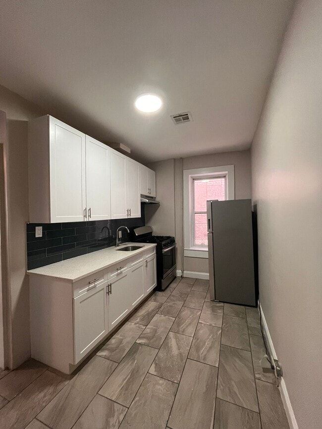 240 Fowler Ave, Unit 3 in Jersey City, NJ - Building Photo - Building Photo