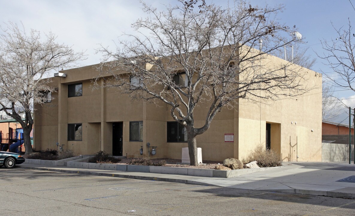 140 General Bradley St NE in Albuquerque, NM - Foto de edificio