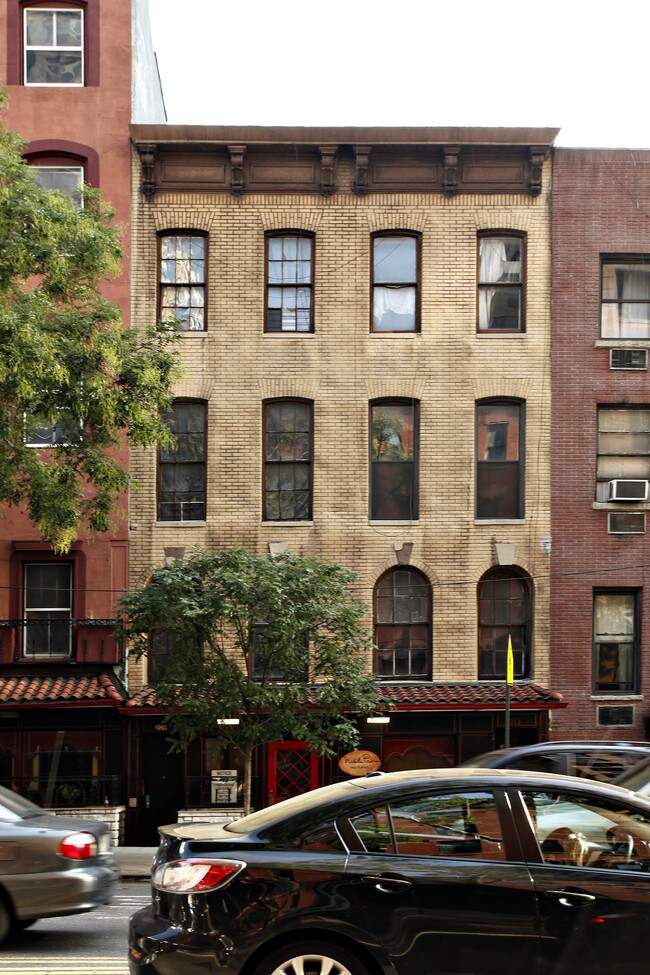 209 E 34th St in New York, NY - Building Photo - Building Photo