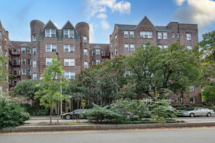 Saxony Towers in Jackson Heights, NY - Foto de edificio - Building Photo