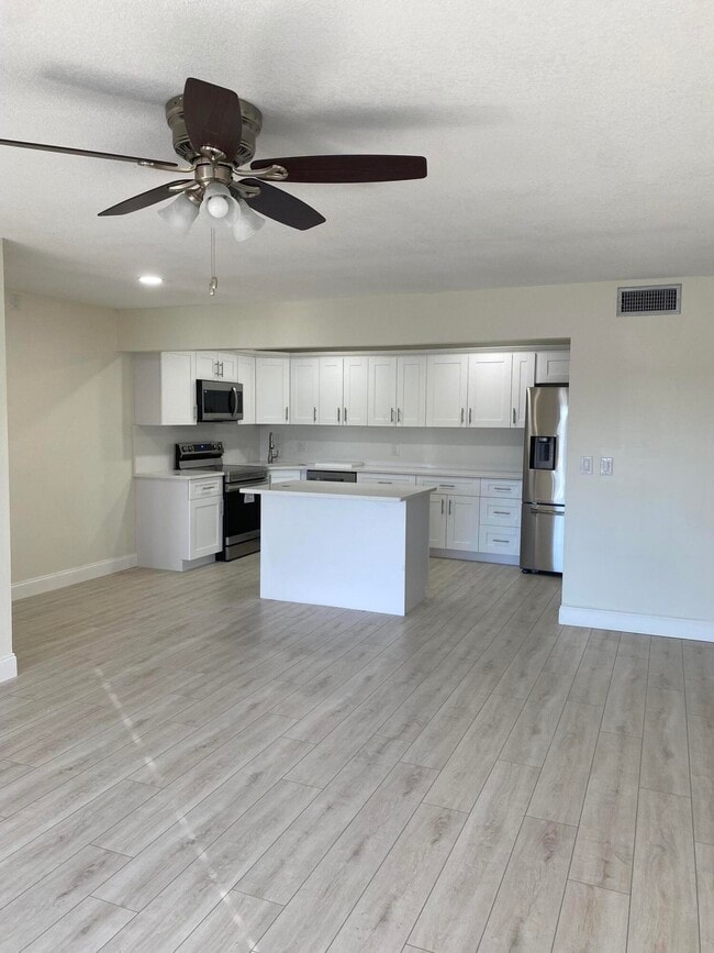 1455 SW Silver Pine Way in Palm City, FL - Building Photo - Building Photo