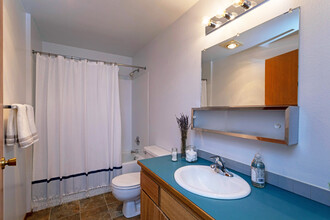 Inglewood Apartments in Bellingham, WA - Building Photo - Interior Photo