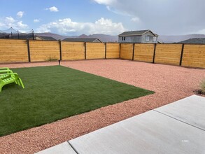 1555 W Creekside Dr in Kanab, UT - Building Photo - Building Photo