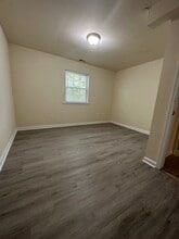1729 Monument St, Unit 2 in Philadelphia, PA - Foto de edificio - Building Photo