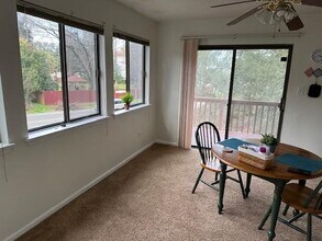 1315 Airport Dr, Unit B2 in Tallahassee, FL - Foto de edificio - Building Photo