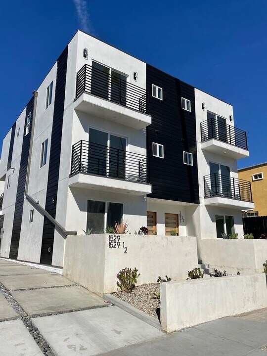 1529 Winona Blvd in Los Angeles, CA - Building Photo