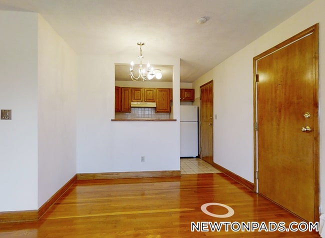 278 Grove St, Unit 6 in Newton, MA - Foto de edificio - Building Photo