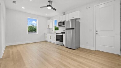 2730 37th Ave N in St. Petersburg, FL - Building Photo - Building Photo