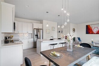 724 106th Pl SW, Unit B in Everett, WA - Building Photo - Building Photo