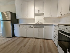 Broadview Legislature Apartments in Edmonton, AB - Building Photo - Building Photo