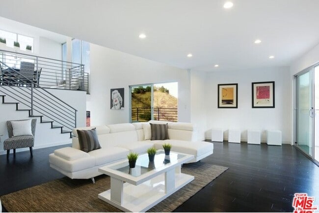 property at 3624 Avenida Del Sol