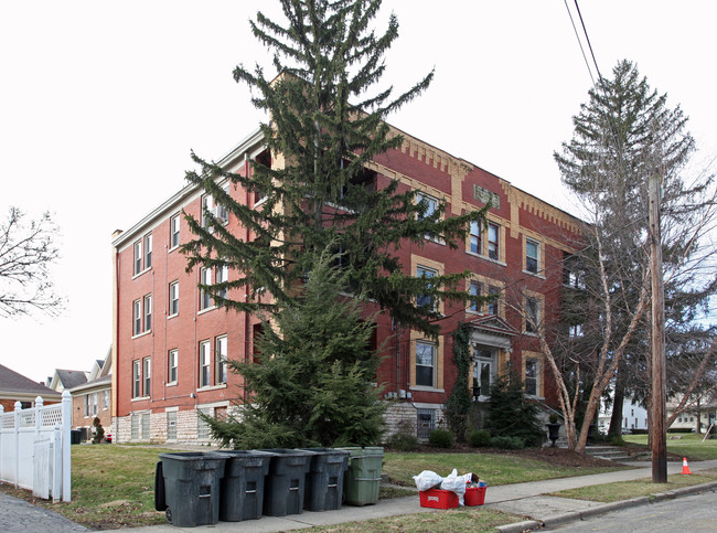 2301 Hudson Ave in Norwood, OH - Foto de edificio - Building Photo