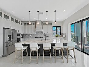 882 Bay Point Dr in Madeira Beach, FL - Building Photo - Building Photo