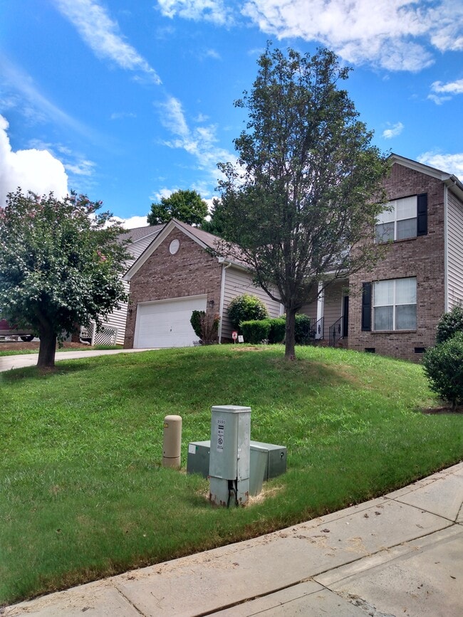 property at 2036 Mountain Park Dr