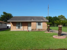 1708 N Avenue R in Freeport, TX - Building Photo