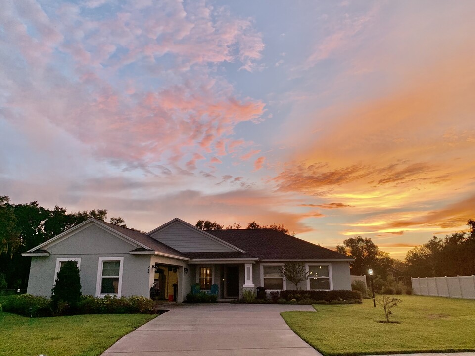 244 Whispering Oaks Way in Auburndale, FL - Building Photo