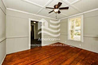 400 N Sloan St in Clinton, SC - Foto de edificio - Building Photo