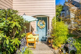 French Prairie Village Apartments in Wilsonville, OR - Foto de edificio - Building Photo