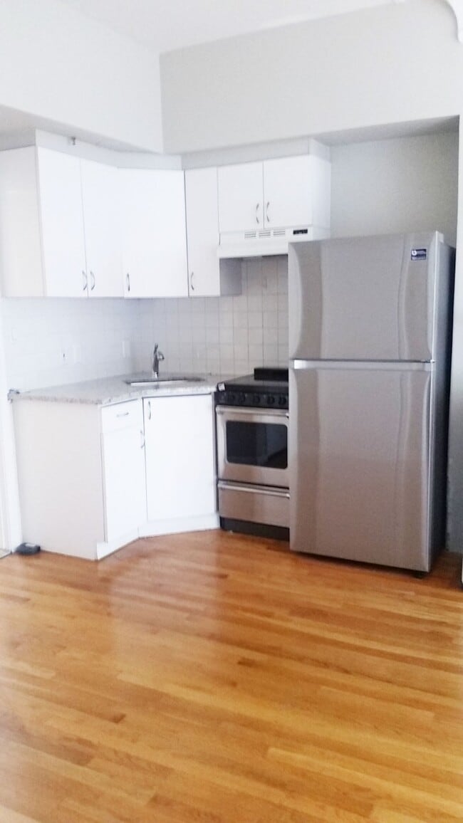 511 Beacon St, Unit 9 in Boston, MA - Building Photo - Building Photo