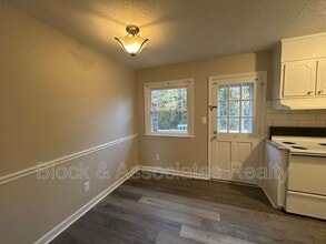 512 S Cherry St in Kernersville, NC - Building Photo - Building Photo