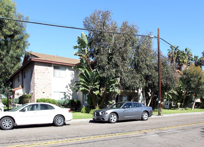 Anita Square Apartments in Chula Vista, CA - Building Photo - Building Photo