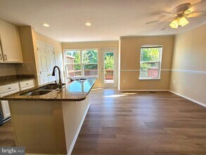 6235 Frosty Winter Ct in Centreville, VA - Building Photo - Building Photo