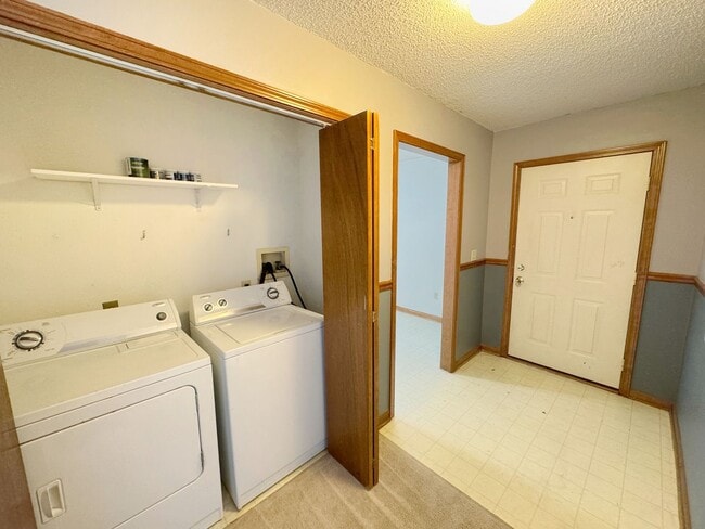 1006 Foxridge Dr in Warrensburg, MO - Building Photo - Building Photo