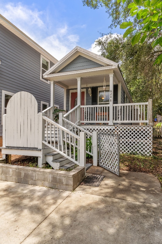 property at 624 W 7th Ave