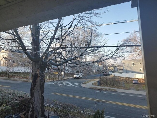 114 Lincoln Ave, Unit 2nd Floor in New Rochelle, NY - Foto de edificio - Building Photo