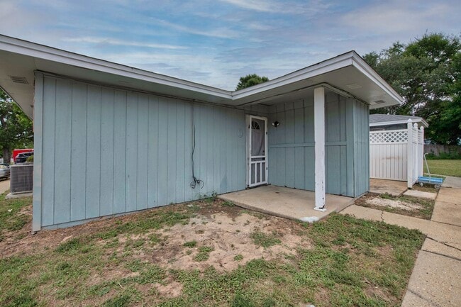 3353 Green Briar Cir in Gulf Breeze, FL - Building Photo - Building Photo