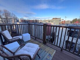 150 1/2 M St in Boston, MA - Building Photo