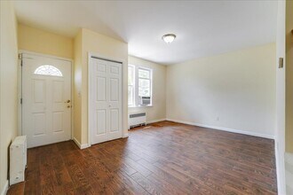 4 Rademan Pl in Jersey City, NJ - Building Photo - Building Photo