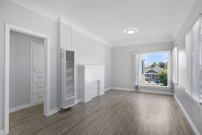 531 1/2 W 54th St in Los Angeles, CA - Building Photo - Building Photo