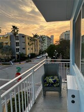 401 Collins Ave-Unit -13 in Miami Beach, FL - Foto de edificio - Building Photo