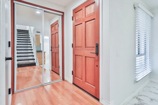 18411 Hatteras St in Los Angeles, CA - Building Photo - Building Photo