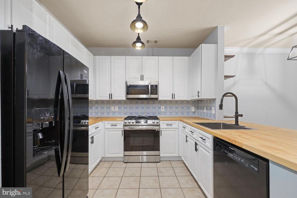 9480 Virginia Center Blvd in Vienna, VA - Building Photo