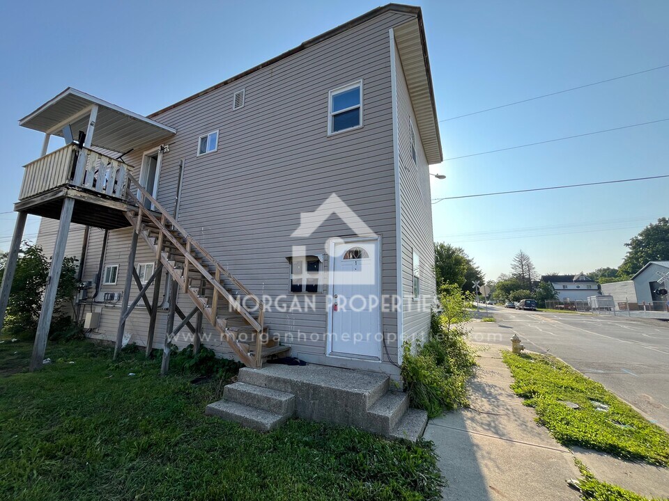 702 W 5th St in Anderson, IN - Building Photo