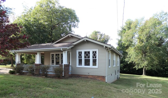 702 Salisbury Rd in Statesville, NC - Building Photo - Building Photo