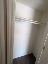 327 Sprucewood Ave in Oak Park, CA - Building Photo - Building Photo
