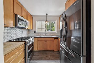 1040 N Capitol Ave in San Jose, CA - Building Photo - Building Photo