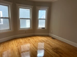 43 Pearl St, Unit 1 in Medford, MA - Building Photo - Building Photo