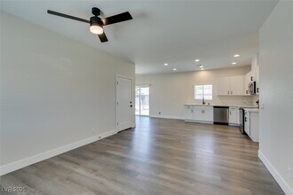 1912 Carver Ave in North Las Vegas, NV - Building Photo - Building Photo