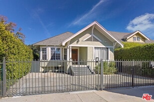 2041 W 31st St in Los Angeles, CA - Building Photo