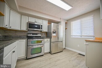 14727 Winding Loop in Woodbridge, VA - Building Photo - Building Photo